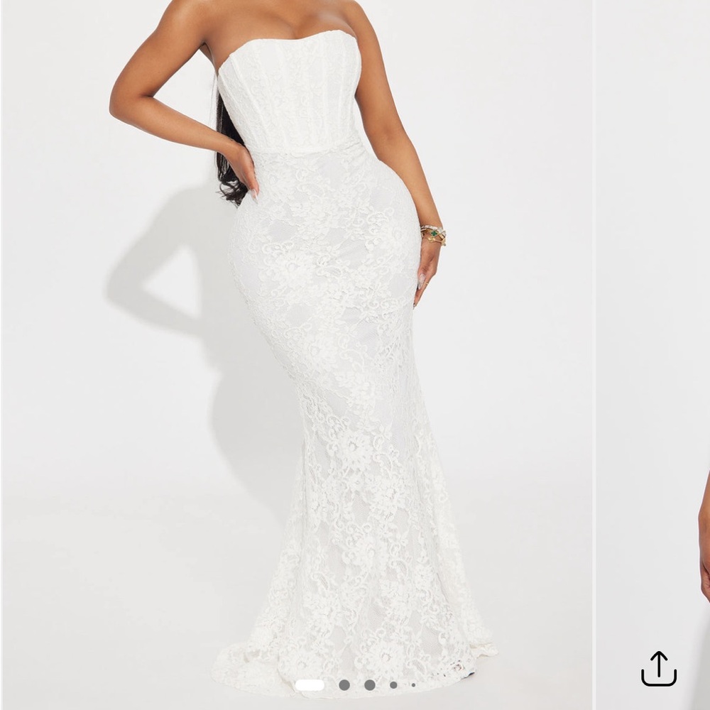 Lace maxi dress🤍